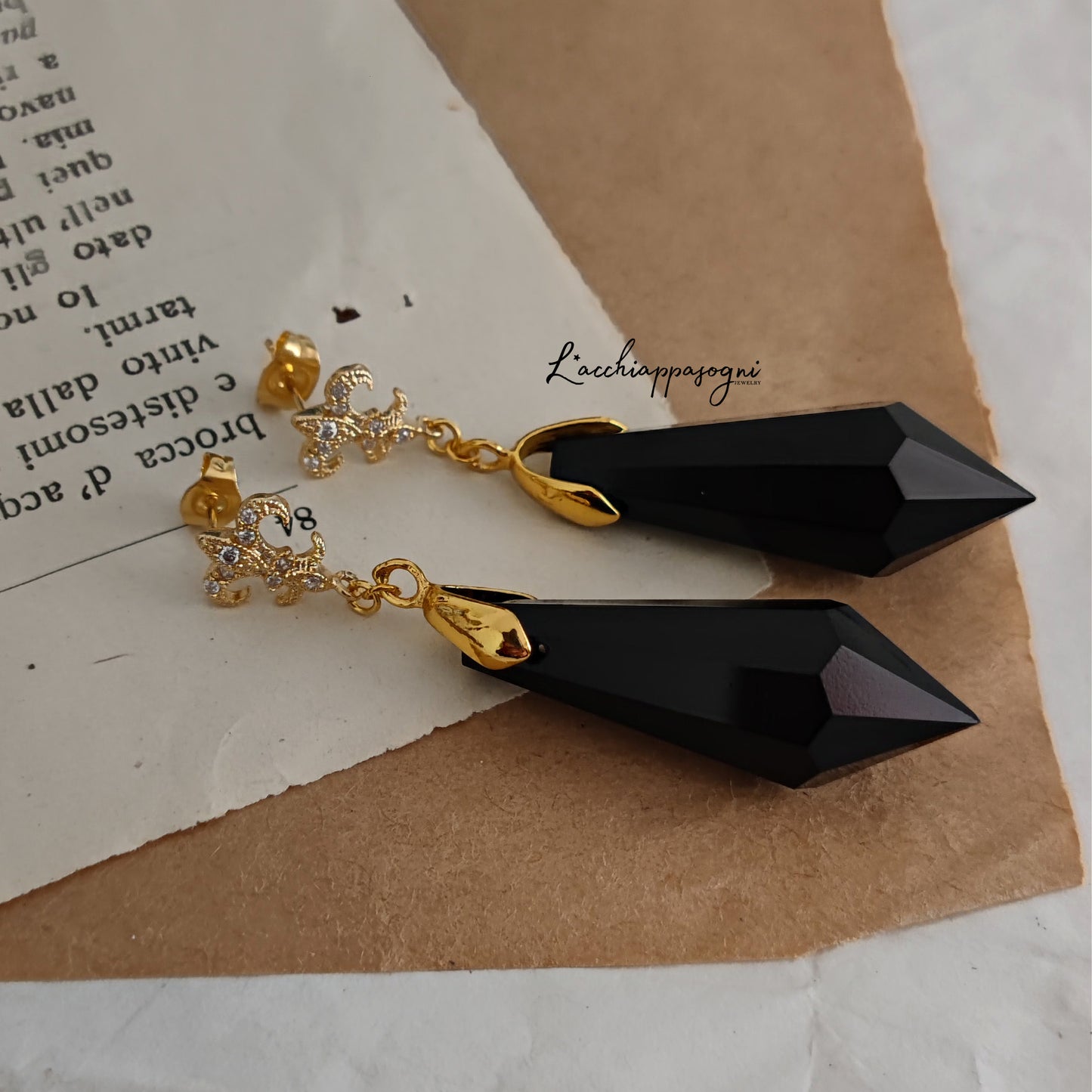 "Victorian Taste" earrings, Earrings with black prism and lily, gold version