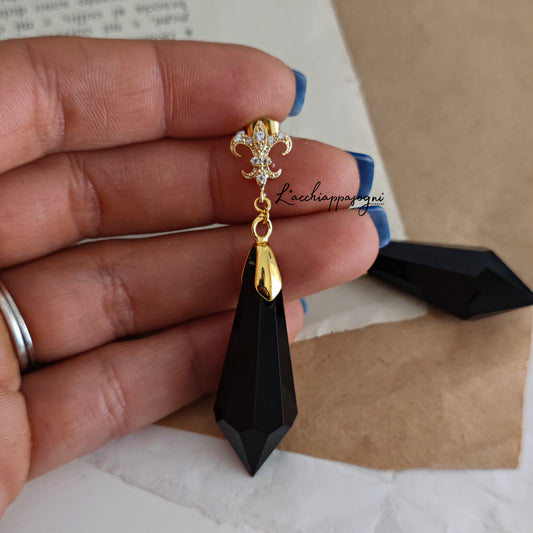 "Victorian Taste" earrings, Earrings with black prism and lily, gold version