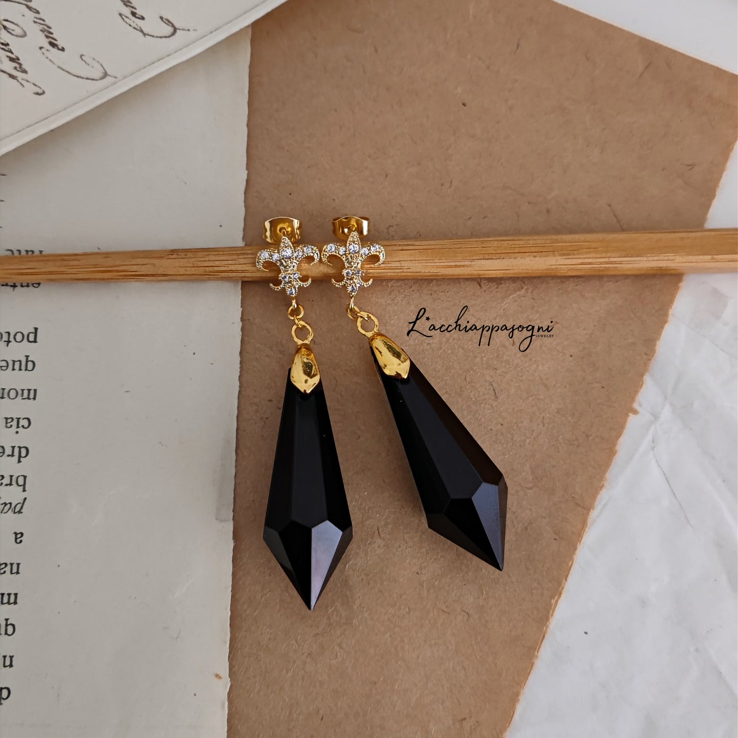 "Victorian Taste" earrings, Earrings with black prism and lily, gold version