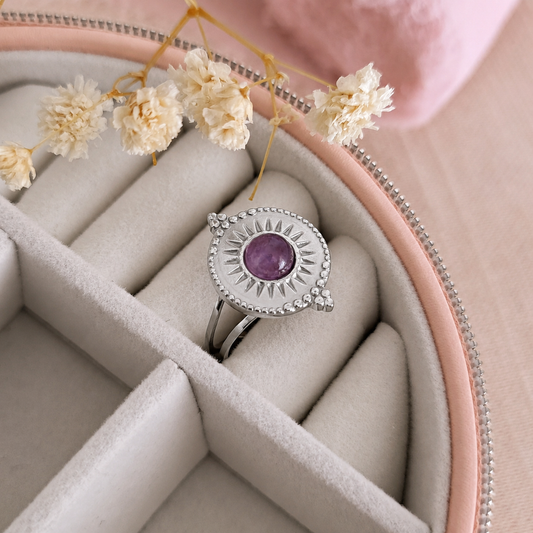 Anello scudo dorato con Ametista // DIANTHE