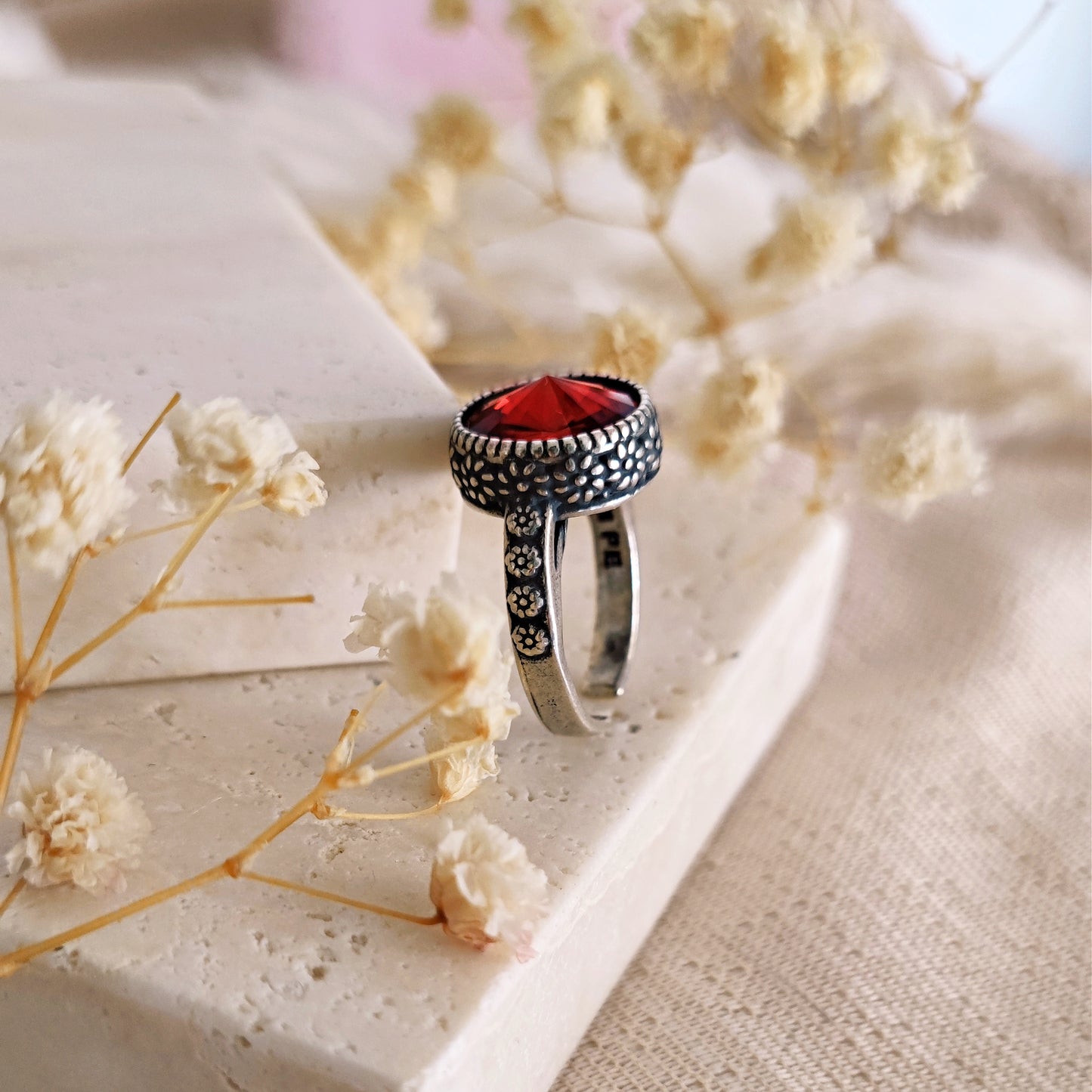 Anello Pirata vittoriano con cristallo Ruby