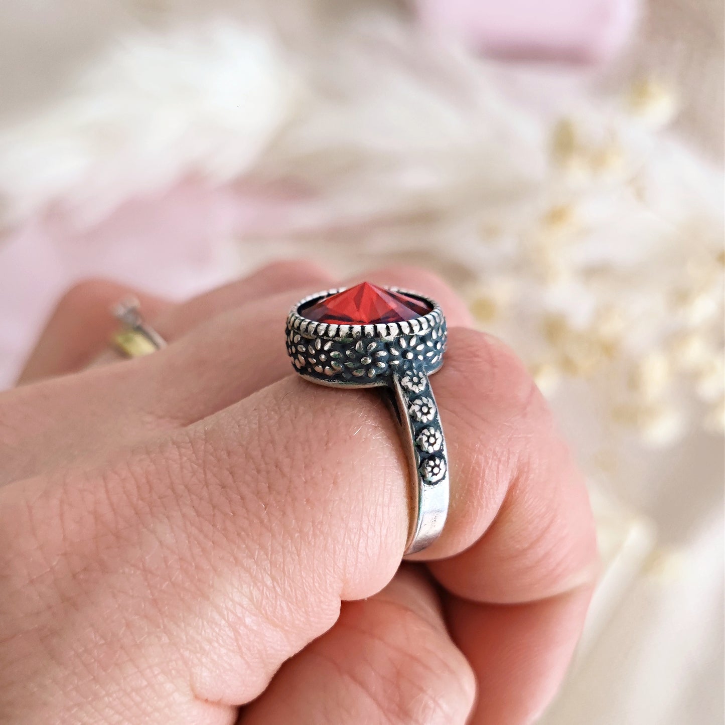 Anello Pirata vittoriano con cristallo Ruby