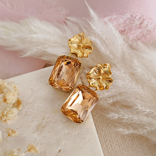 Orecchini floreali con cristalli Light Peach ottagonali // SARA