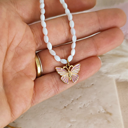 Collana choker di madreperla con farfalla smaltata // CLARY