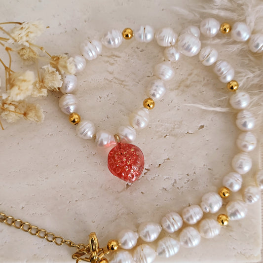 Collana perle di fiume e fragolina, collana Cottagecore frutta e perle di fiume, choker Fairycore fragola