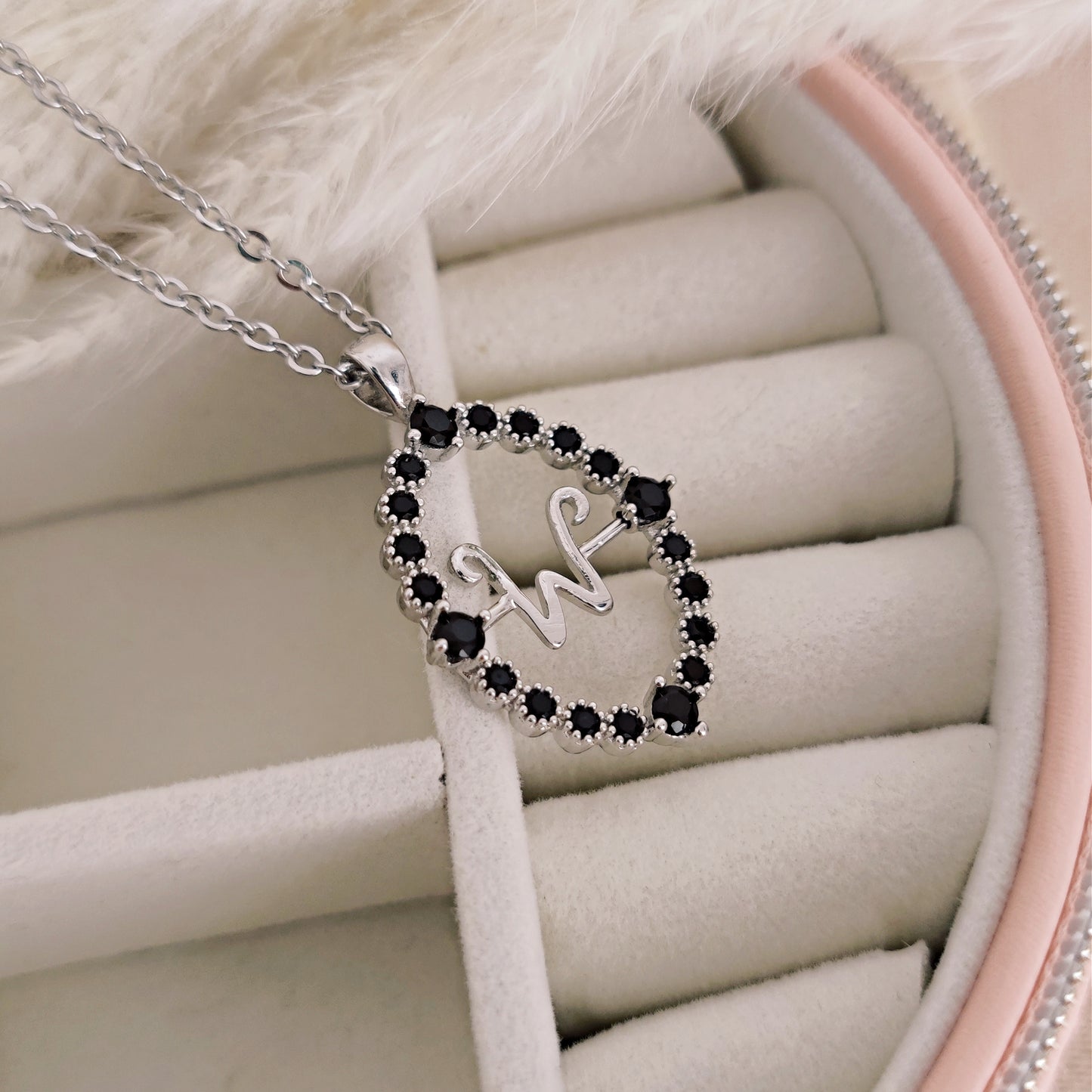 Collana talismano magico con iniziale girevole