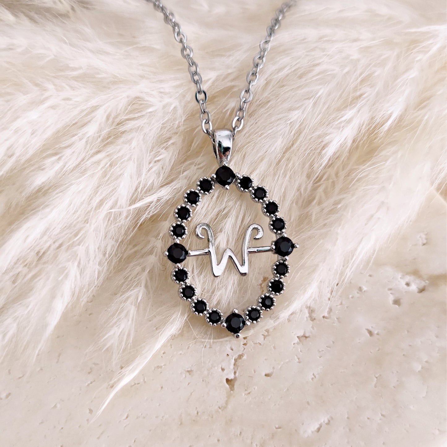 Collana talismano magico con iniziale girevole