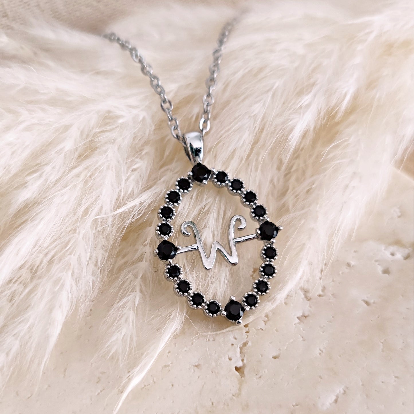 Collana talismano magico con iniziale girevole