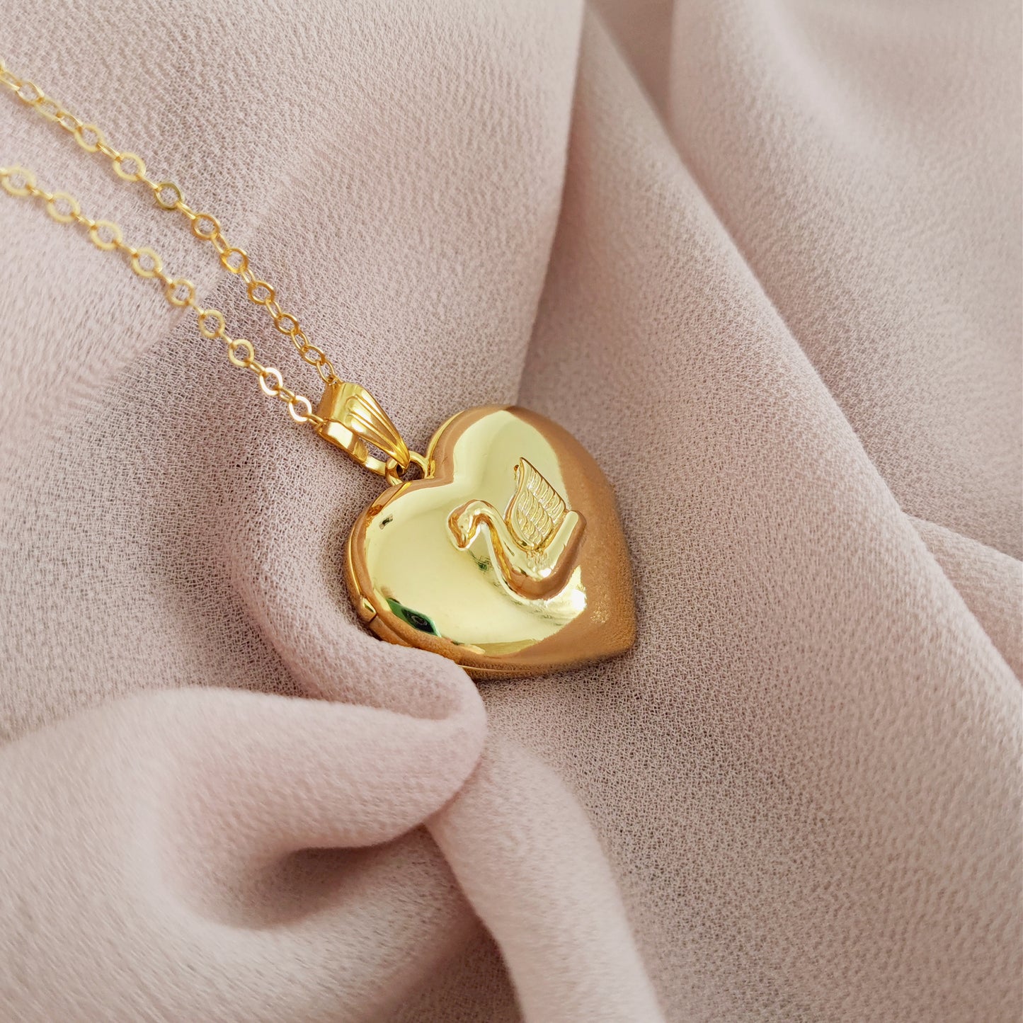 ULTIMO PEZZO Collana Locket Cuore con Cigno, oro - MEDIUM