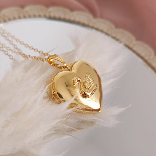 ULTIMO PEZZO Collana Locket Cuore con Cigno, oro - MEDIUM