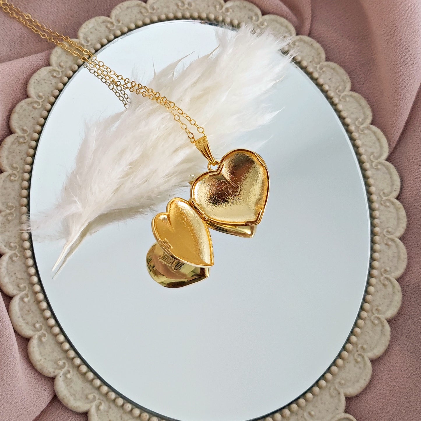 ULTIMO PEZZO Collana Locket Cuore con Cigno, oro - MEDIUM