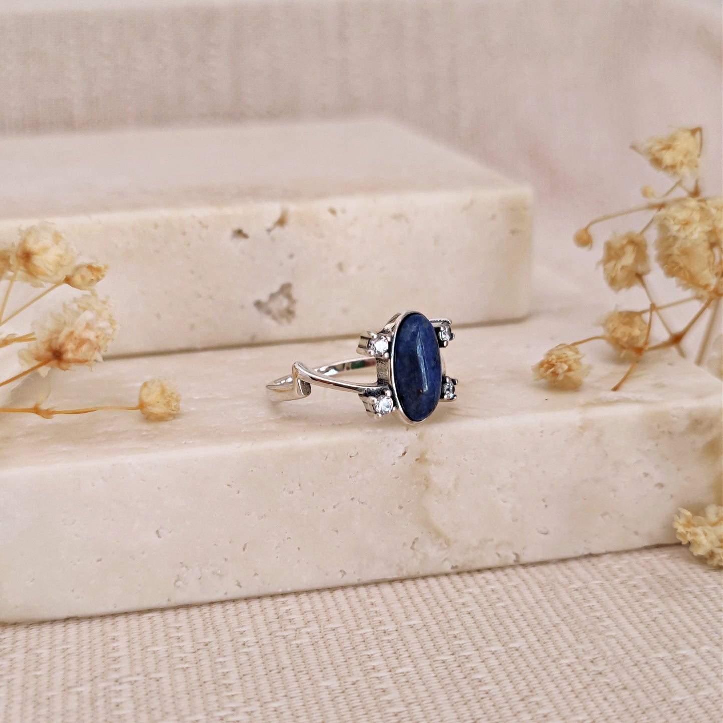 Daylight Lapislazuli ring with cubic zirconia