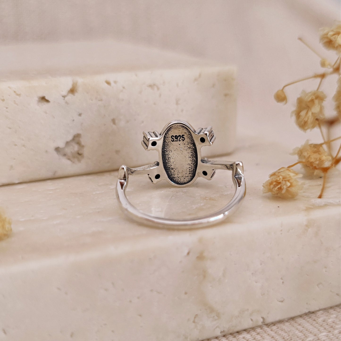 Daylight Lapislazuli ring with cubic zirconia
