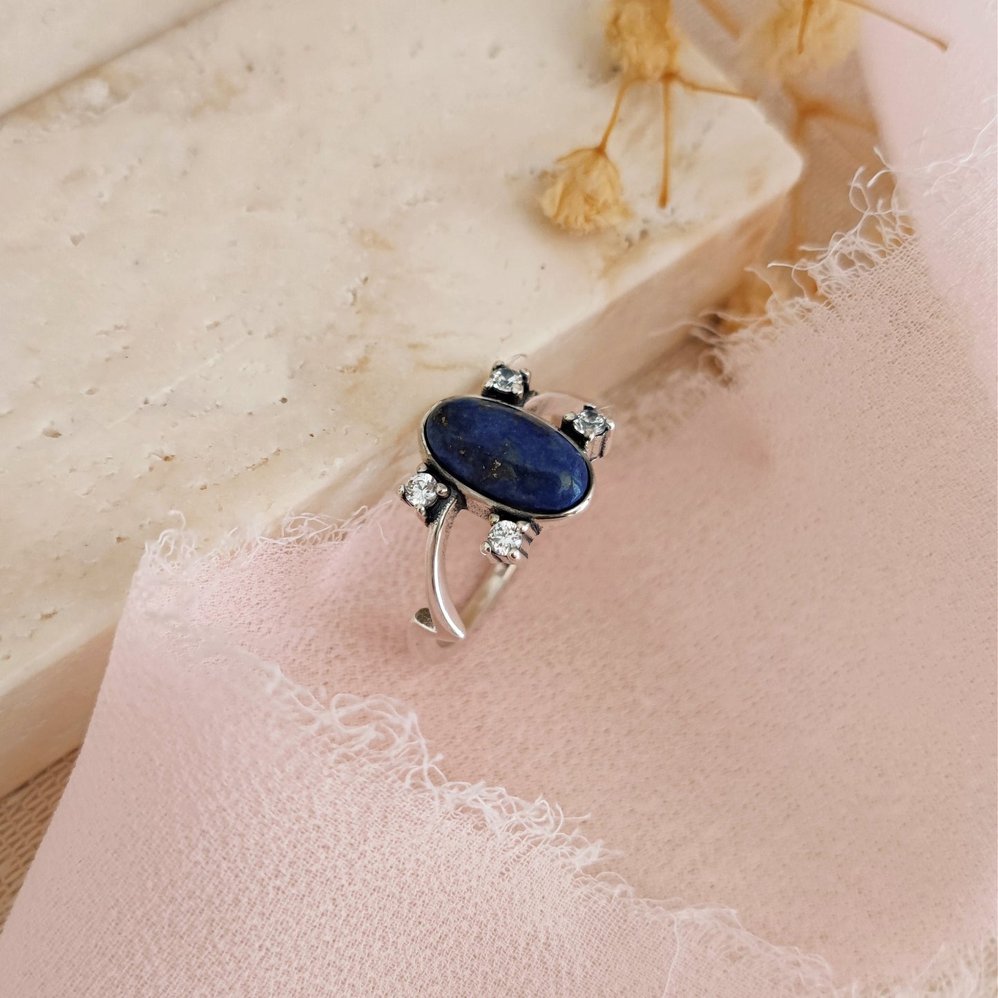 Daylight Lapislazuli ring with cubic zirconia