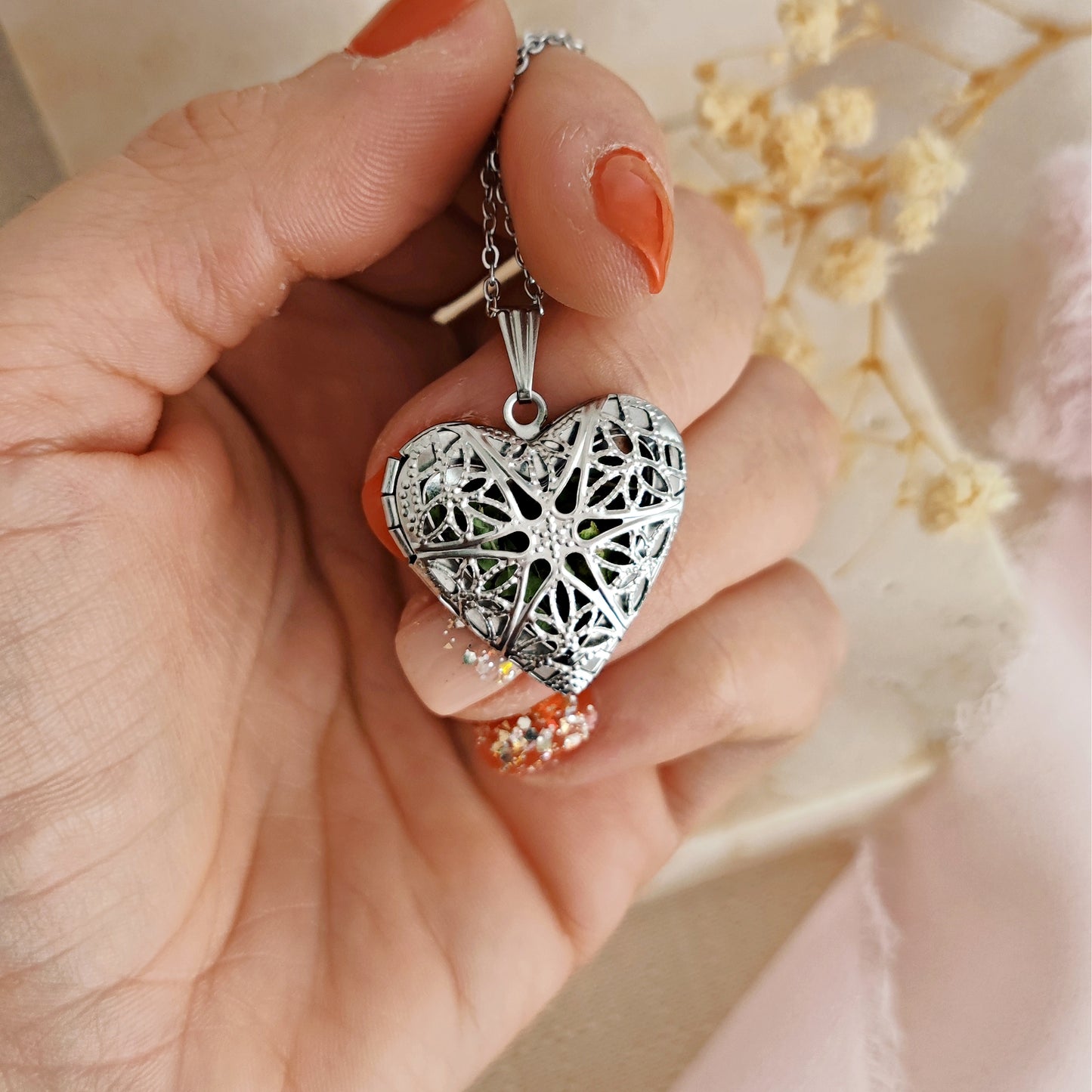 Collana con Verbena cuore apribile filigranato