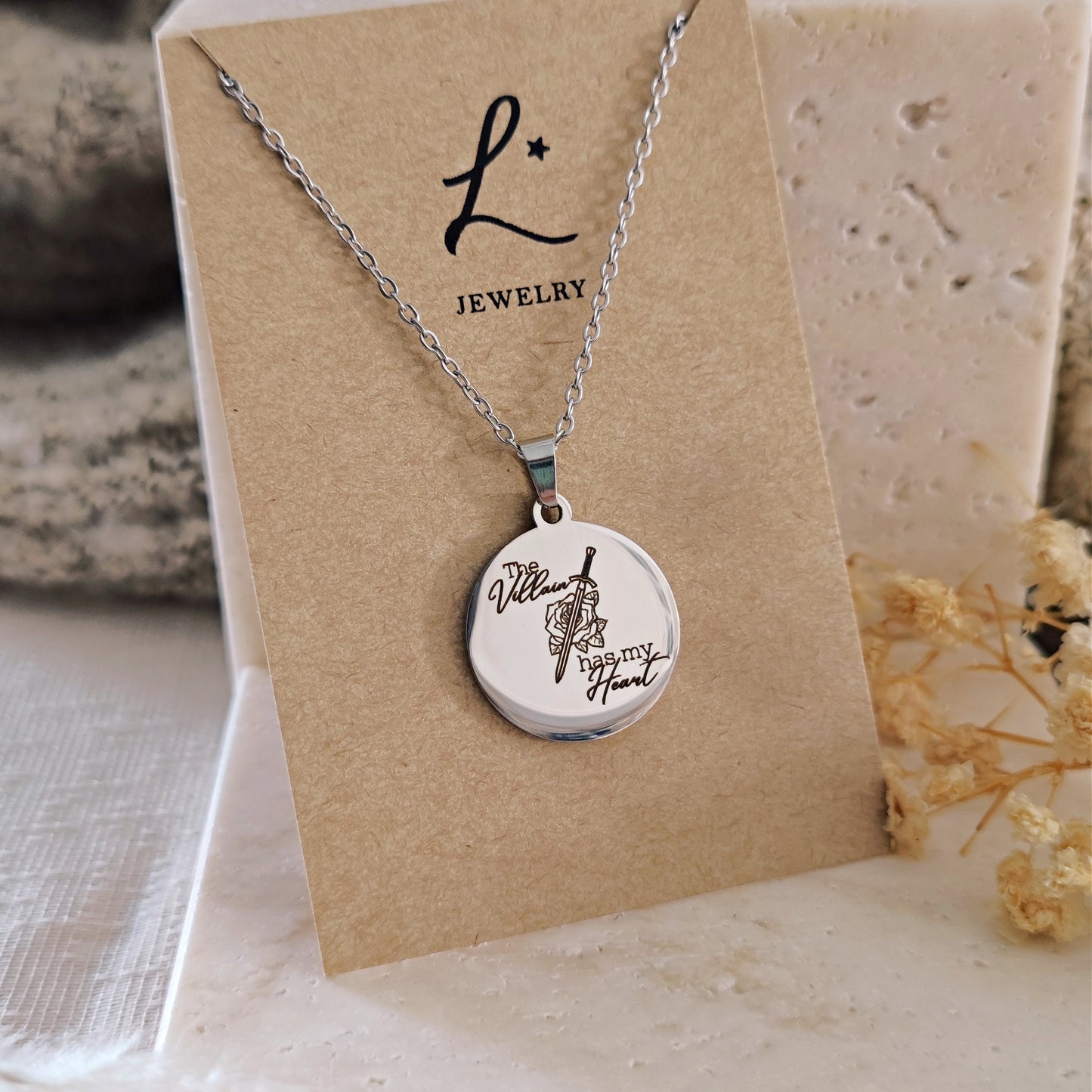 Collana "The Villain Has My Heart"