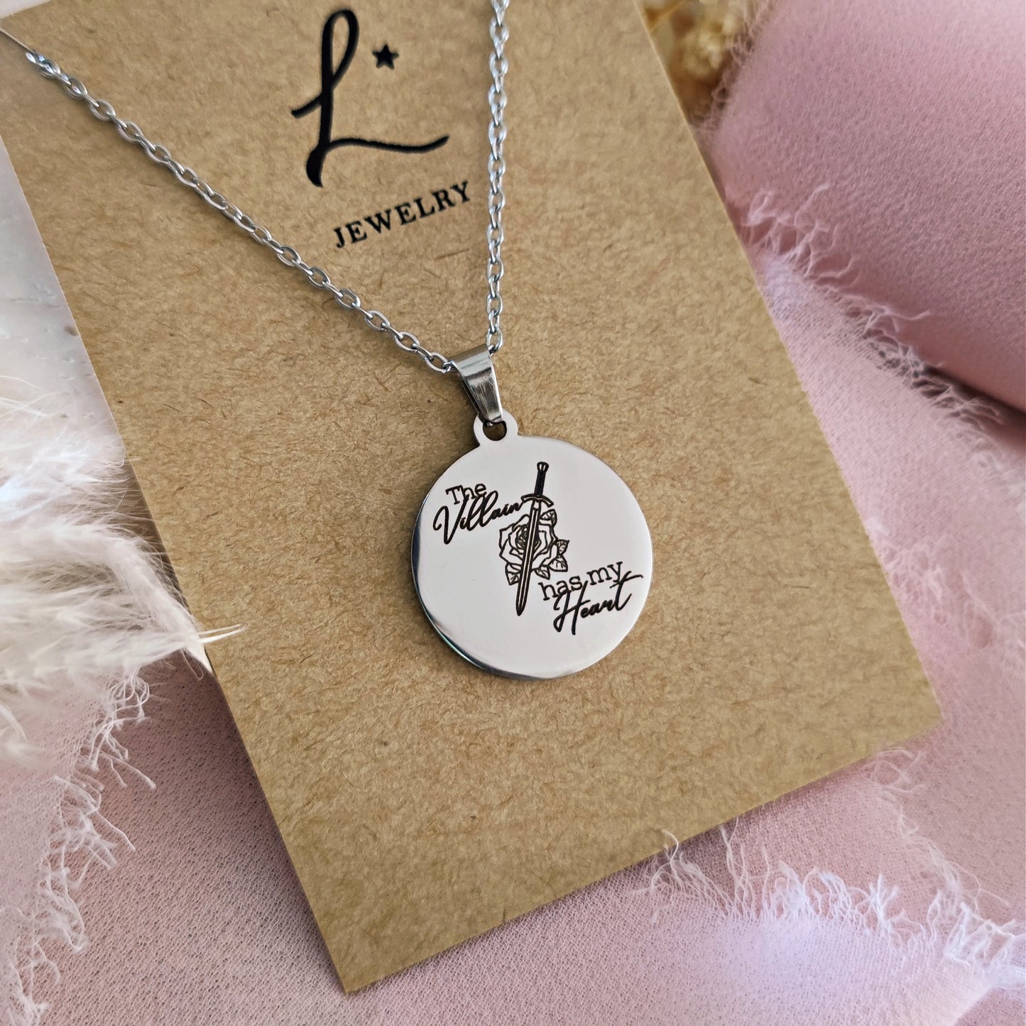 Collana "The Villain Has My Heart"