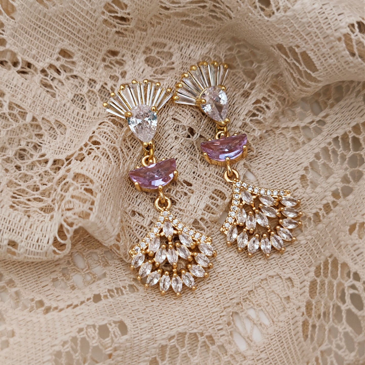 Orecchini Boho Chandelier Sposa lilla e cristalli // MAISY