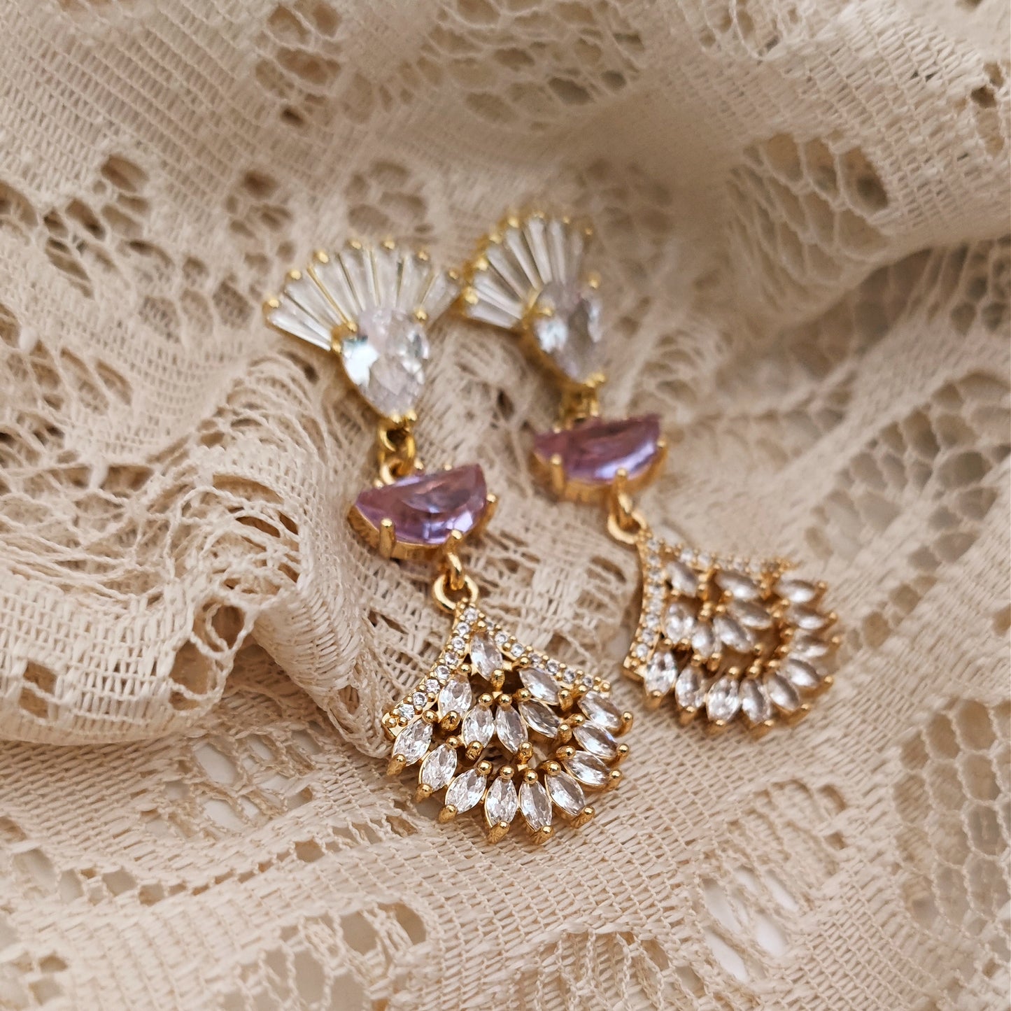 Orecchini Boho Chandelier Sposa lilla e cristalli // MAISY