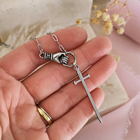 Collana "King of Camelot", Collana Excalibur e mano di Re Artù