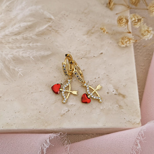 Orecchini micro hoops "Tenderly" con arco e freccia a cuoricino