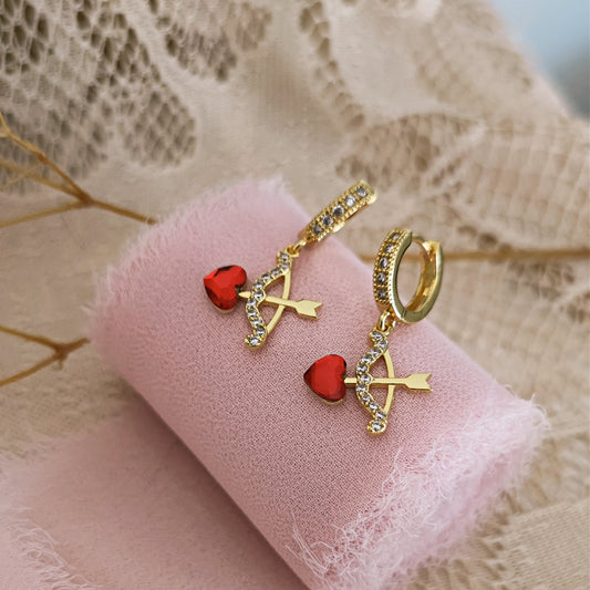 Orecchini micro hoops "Tenderly" con arco e freccia a cuoricino