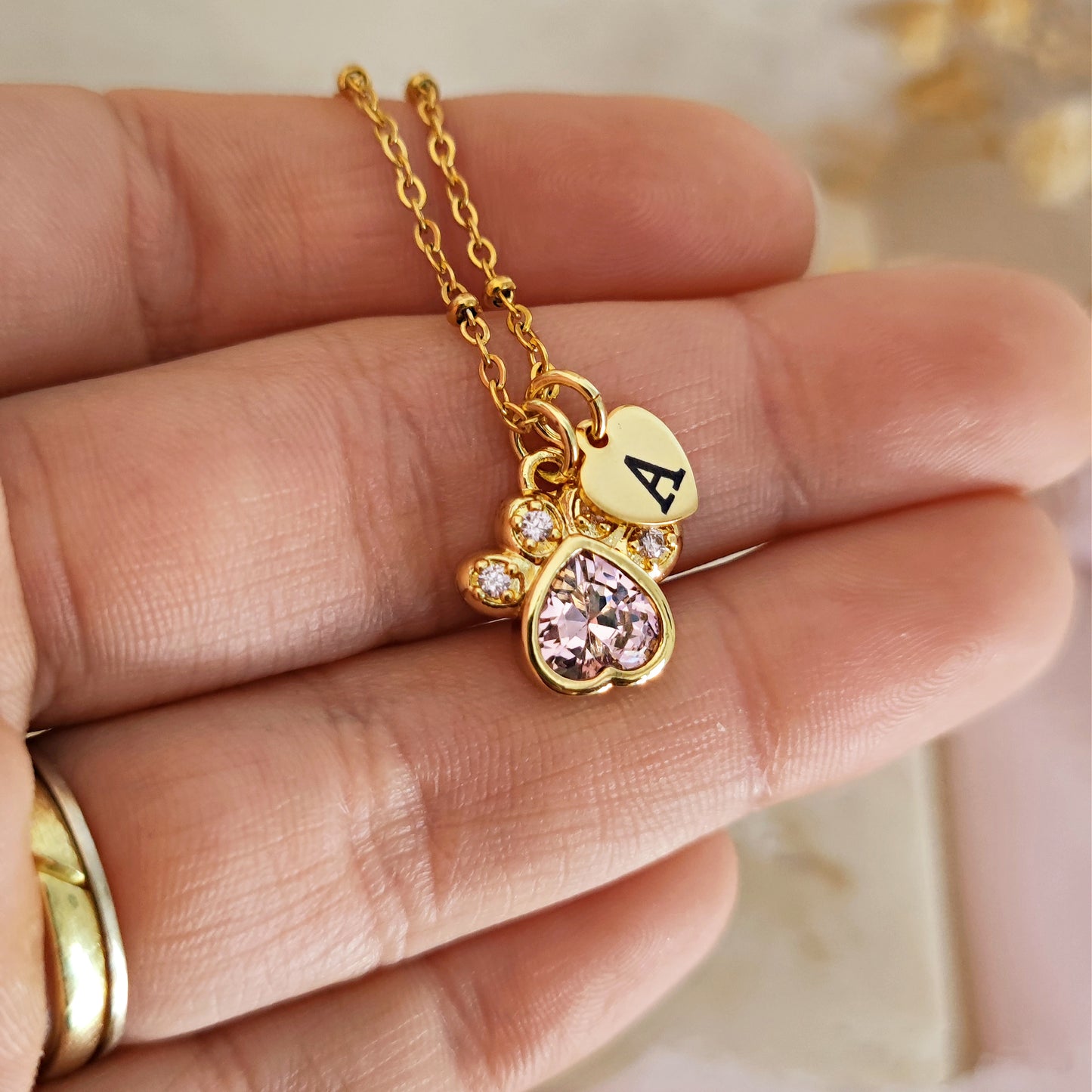 Collana "Paw-lentine" con zampina a cuore e iniziale