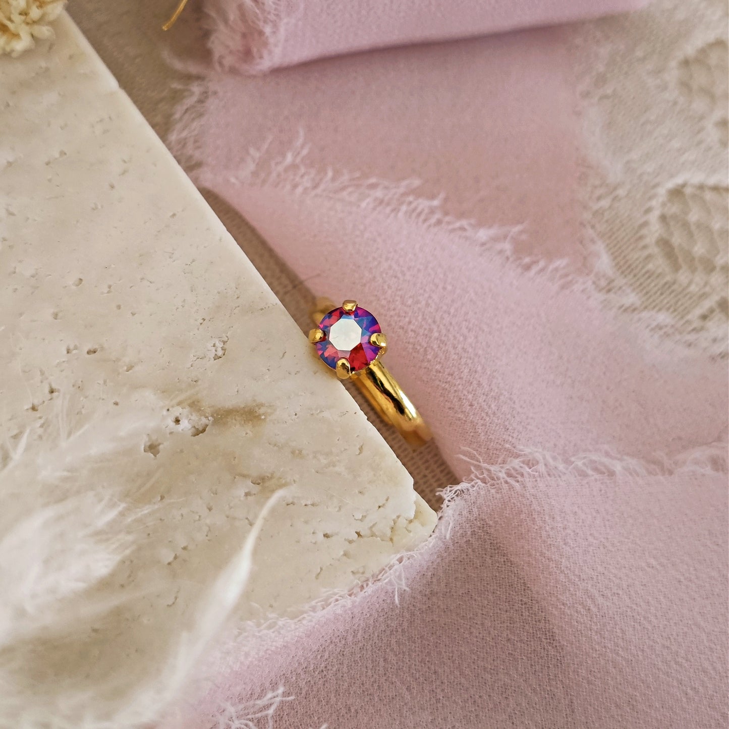 Anello punto luce "Sparks" in ottone placcato oro e punto luce