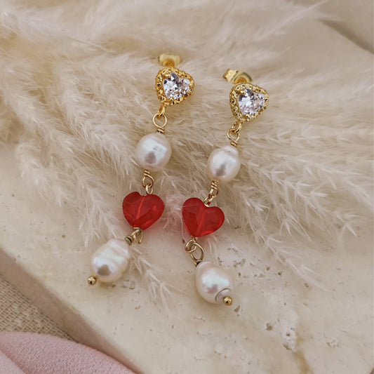 Orecchini chandelier "Lover" con cuori rossi e perle di fiume
