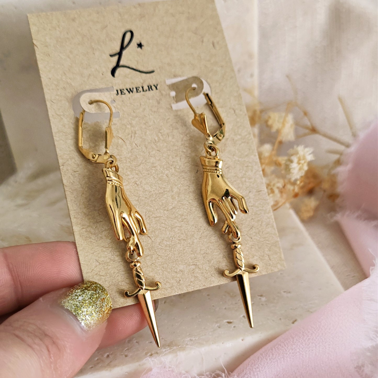 Orecchini Dark Academia Mano e Spada, versione 2