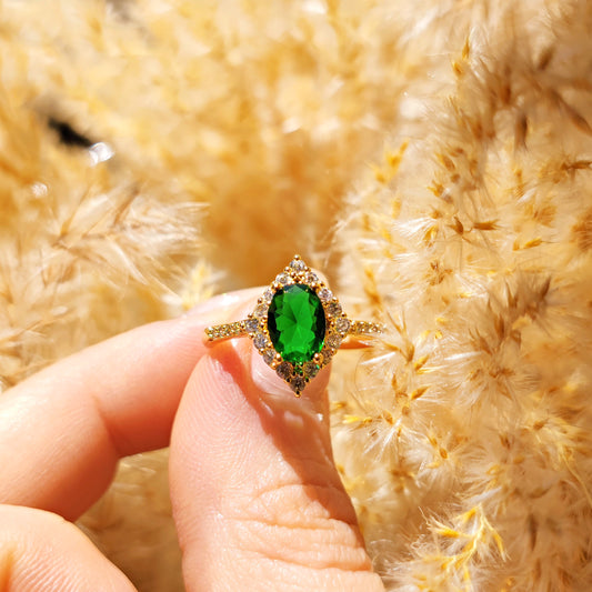 Anello regolabile "Demeter" con cristallo verde smeraldo