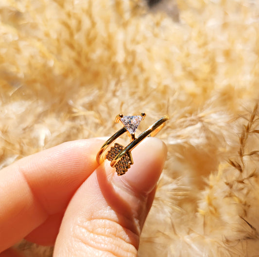 Anello regolabile "Artemis" con freccia e cristalli