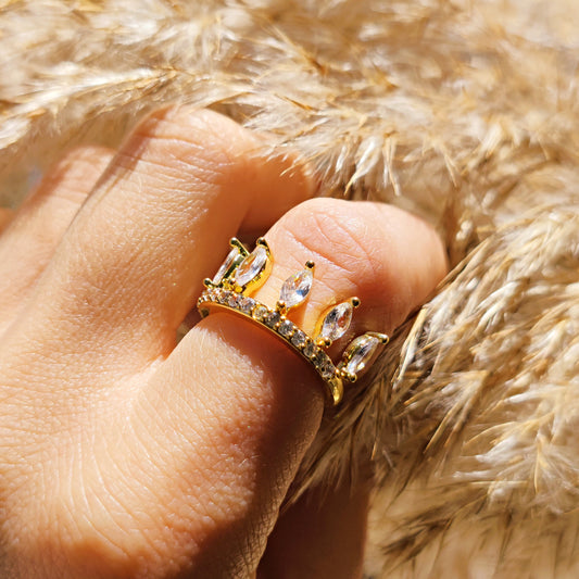 Anello regolabile "Hera" con corona e cristalli