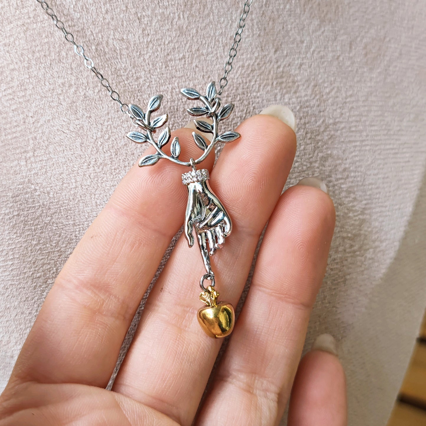 Collana "Apple of Discord"