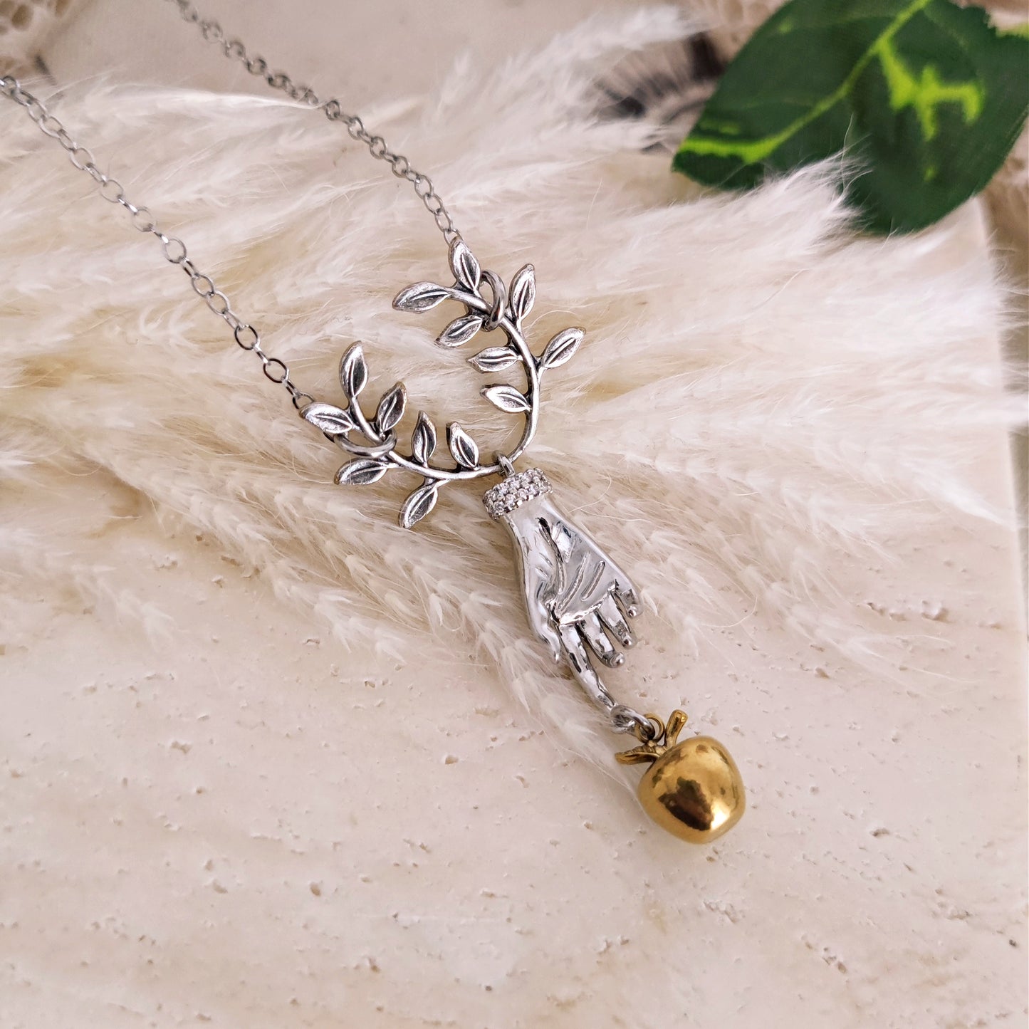 Collana "Apple of Discord"
