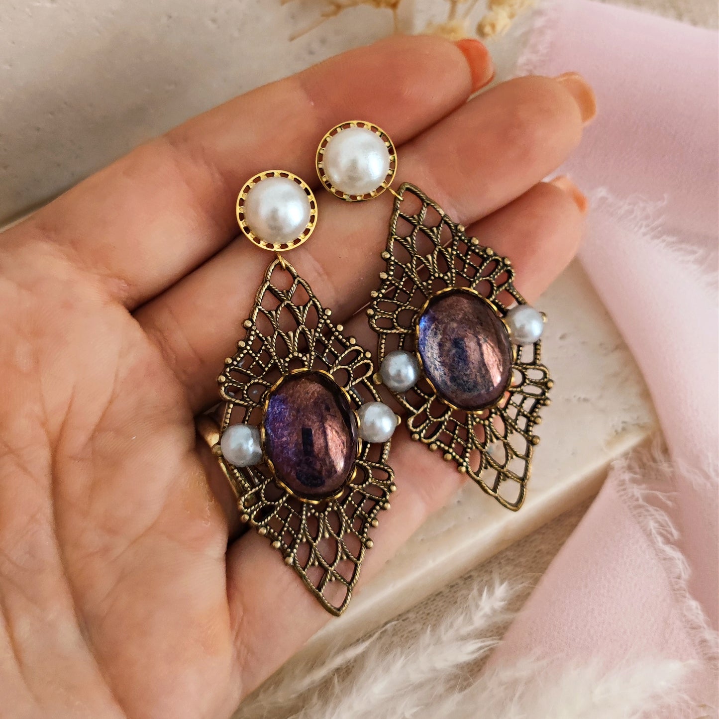 Orecchini Anna Bolena filigrana a rombo e vetro viola