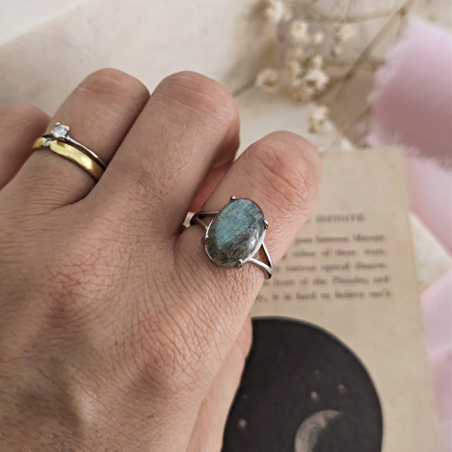 Anello "Bella" in Pietra di Luna o Labradorite in argento 925 regolabile