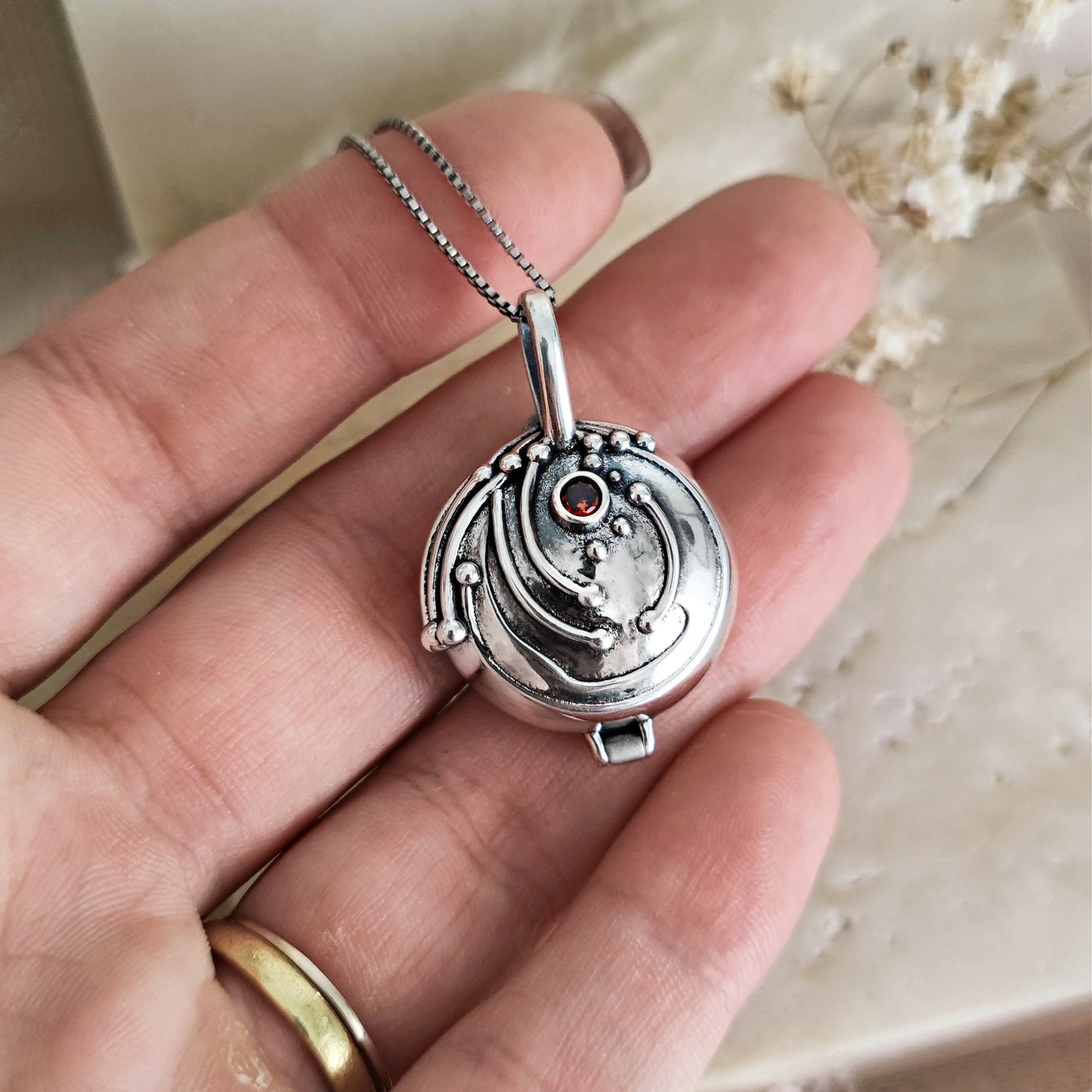 RISERVATO - Collana Locket apribile con verbena, argento 925 anticato, versione 2