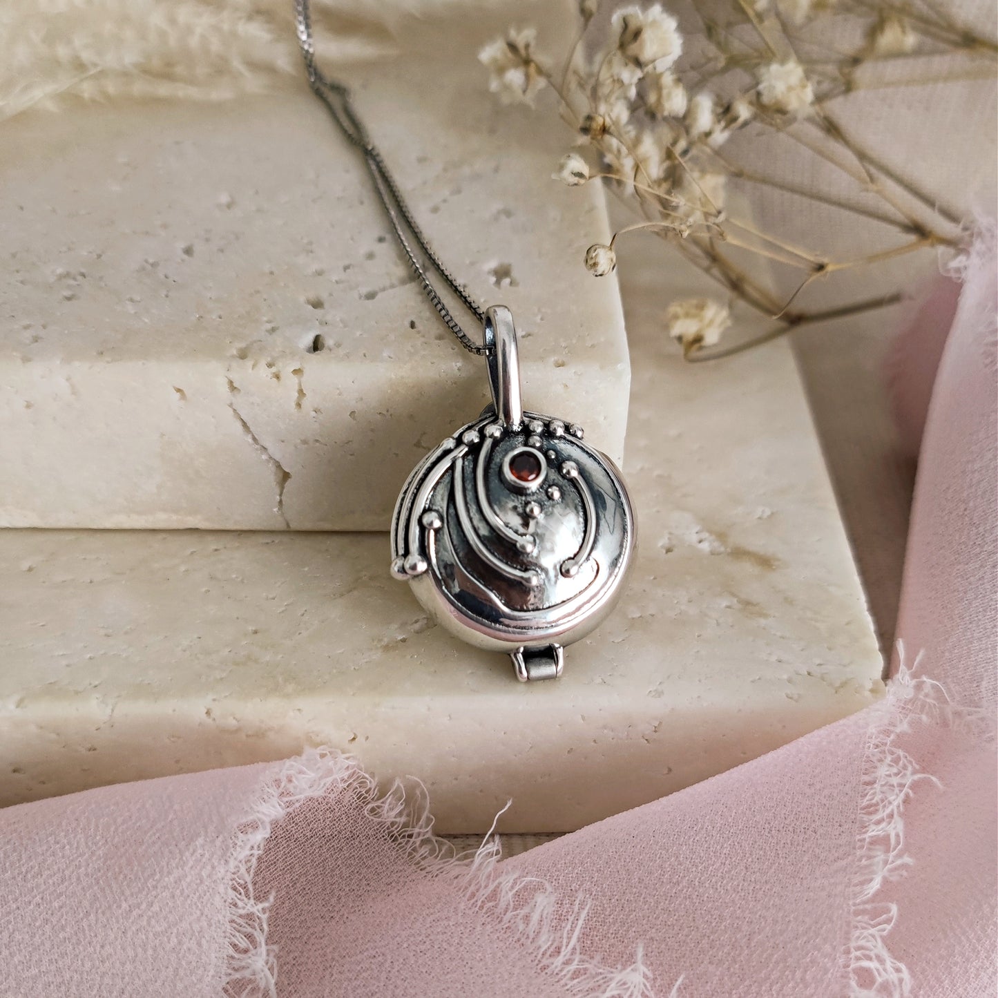 RISERVATO - Collana Locket apribile con verbena, argento 925 anticato, versione 2