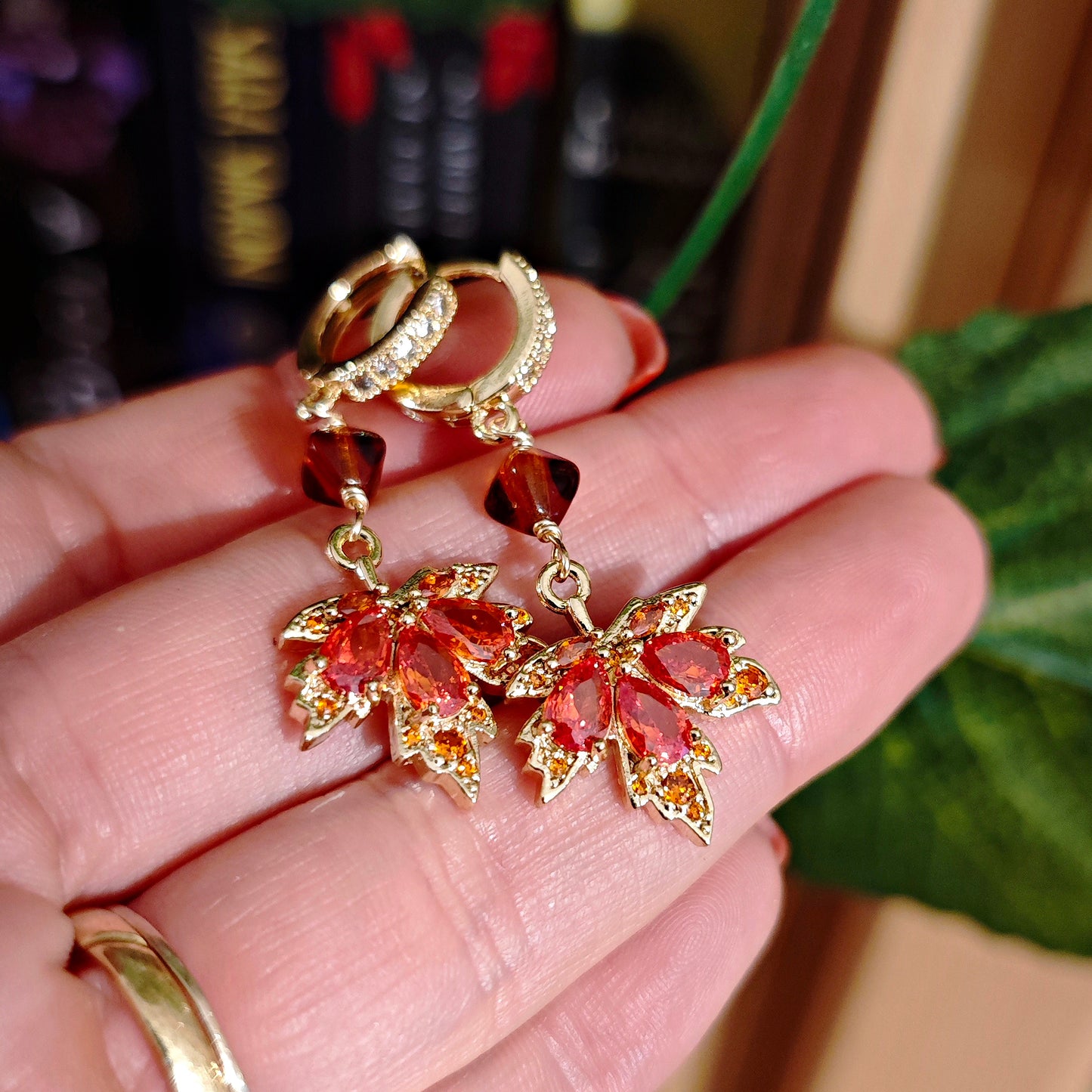 Orecchini "Magic Maple" in ottone placcato oro e zirconia cubica