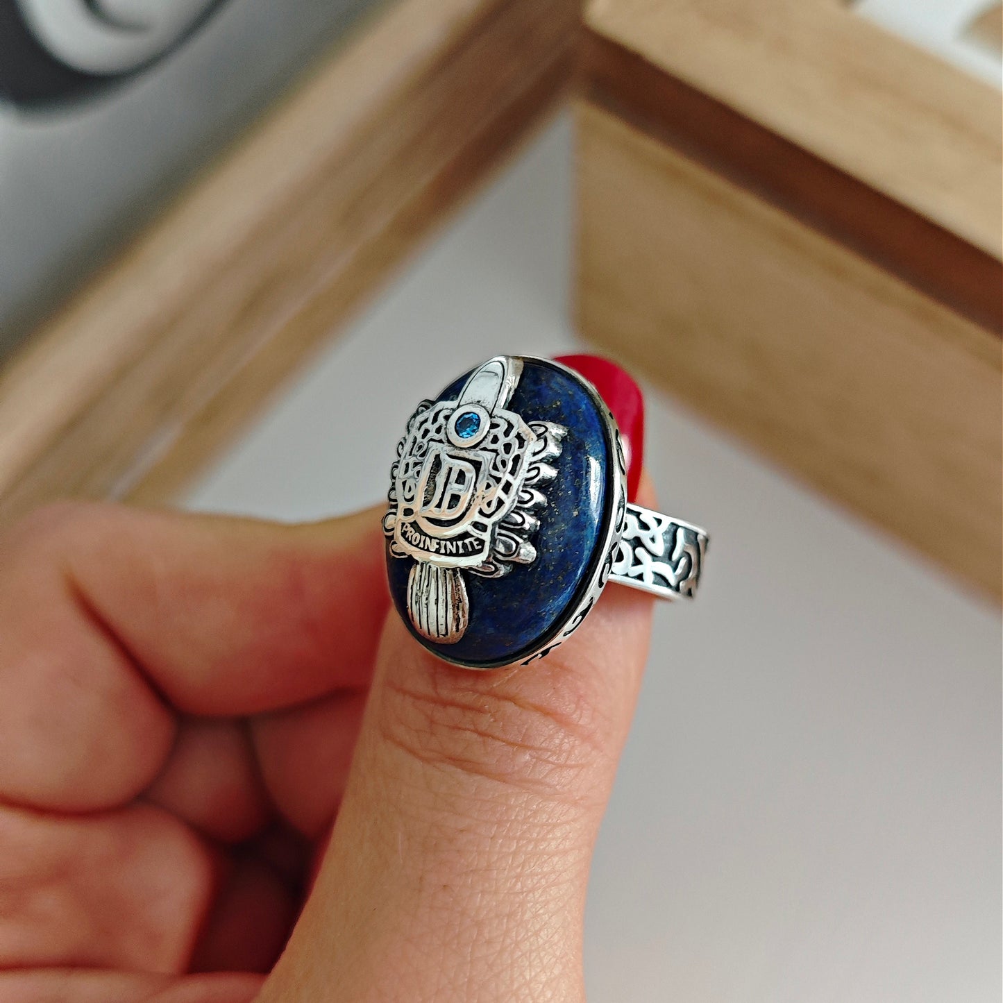 Inserzione riservata - Anello Vittoriano "D" in argento 925 e Lapis Lazuli