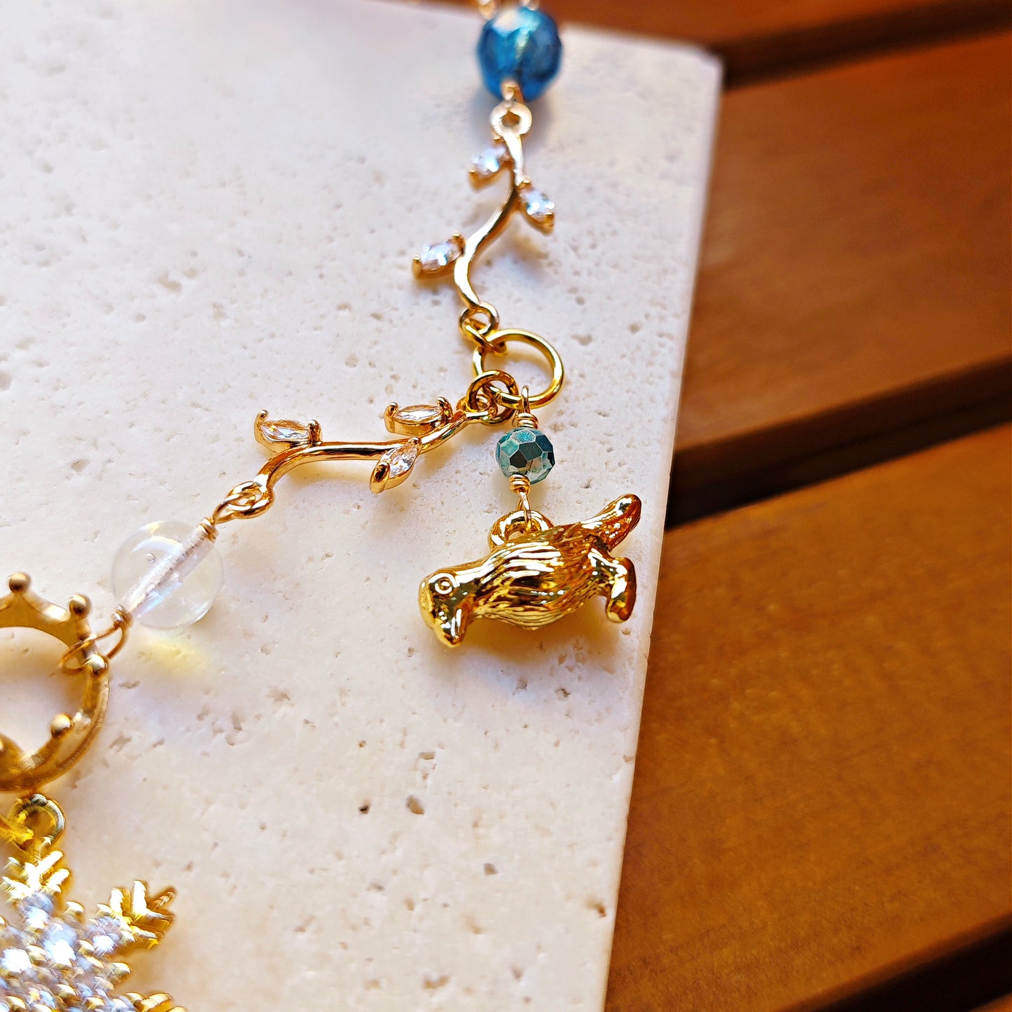 "Shattered Mirror in the Eyes" Necklace