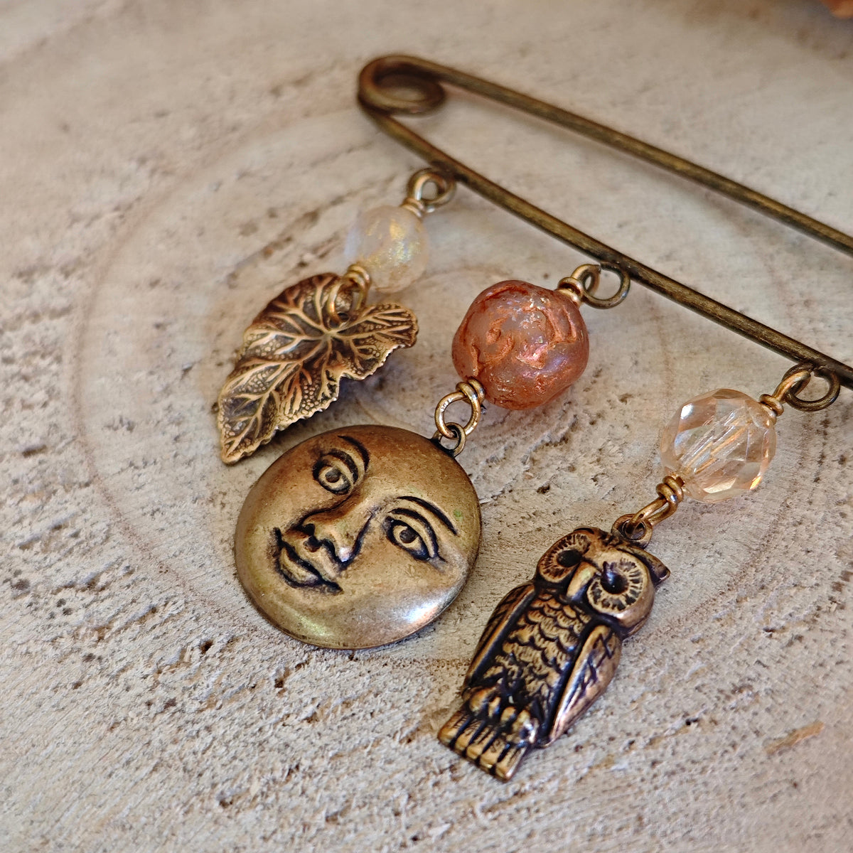 Spilla bronzata "The Rust Moon"