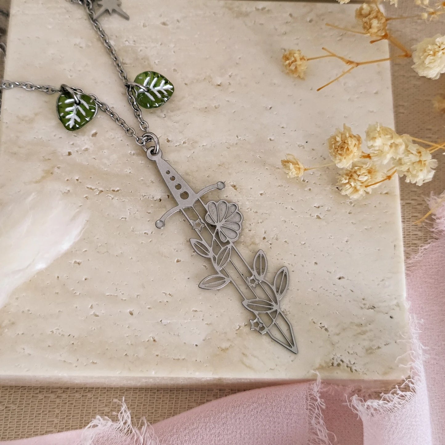 Collana I Am No Man, Knightcore, Girl Power, Book Quote