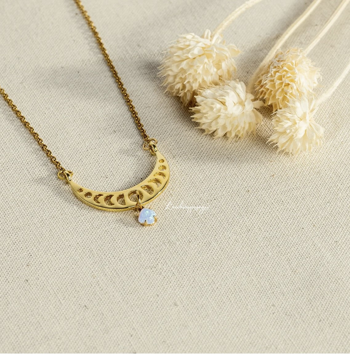 "Moon Phases" necklace with Moonstone