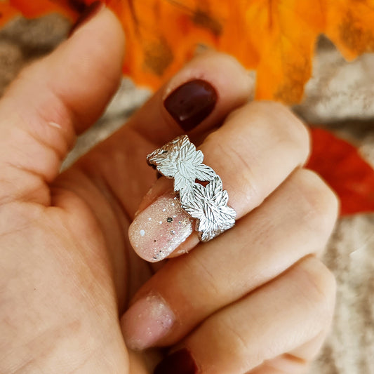 "Under the Oak Tree" band ring