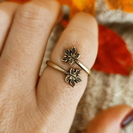 "Falling Leaves" Oak ring