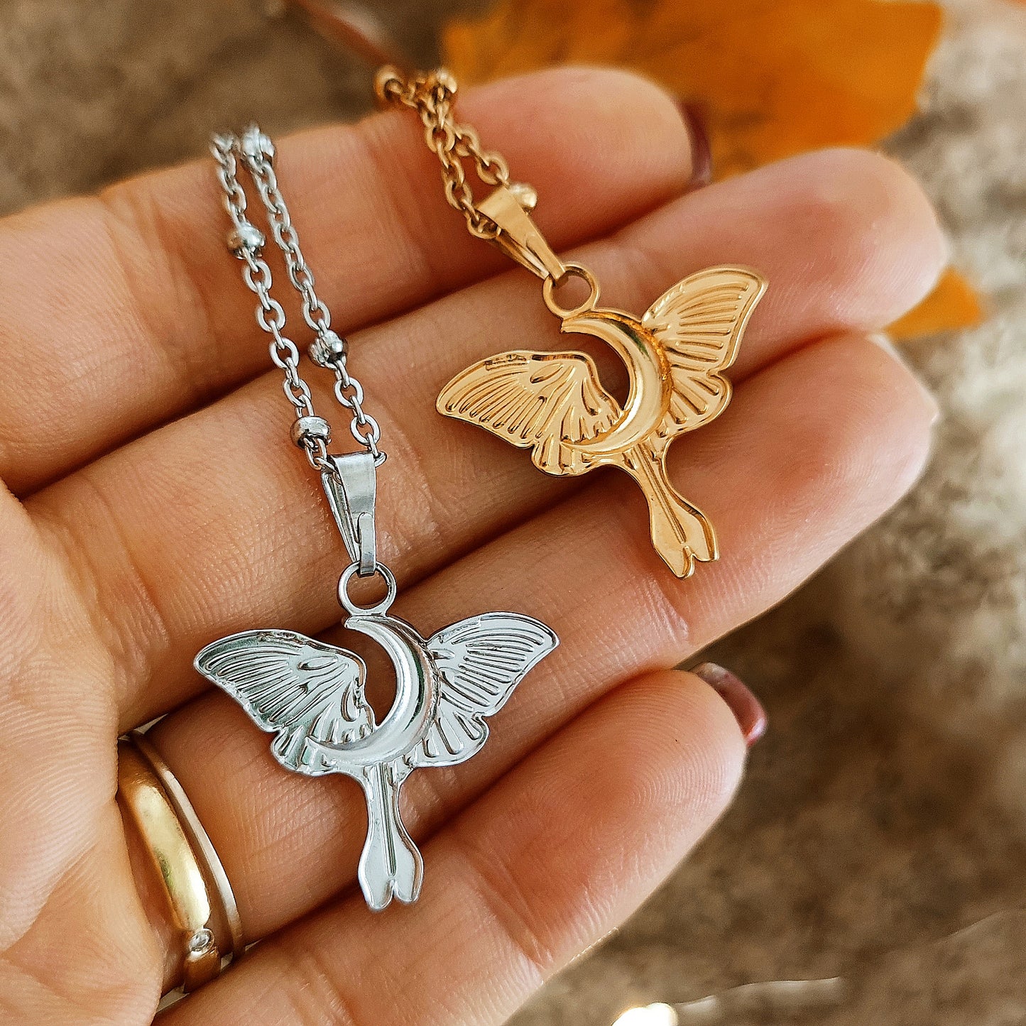 Collana "Lunar Moth"