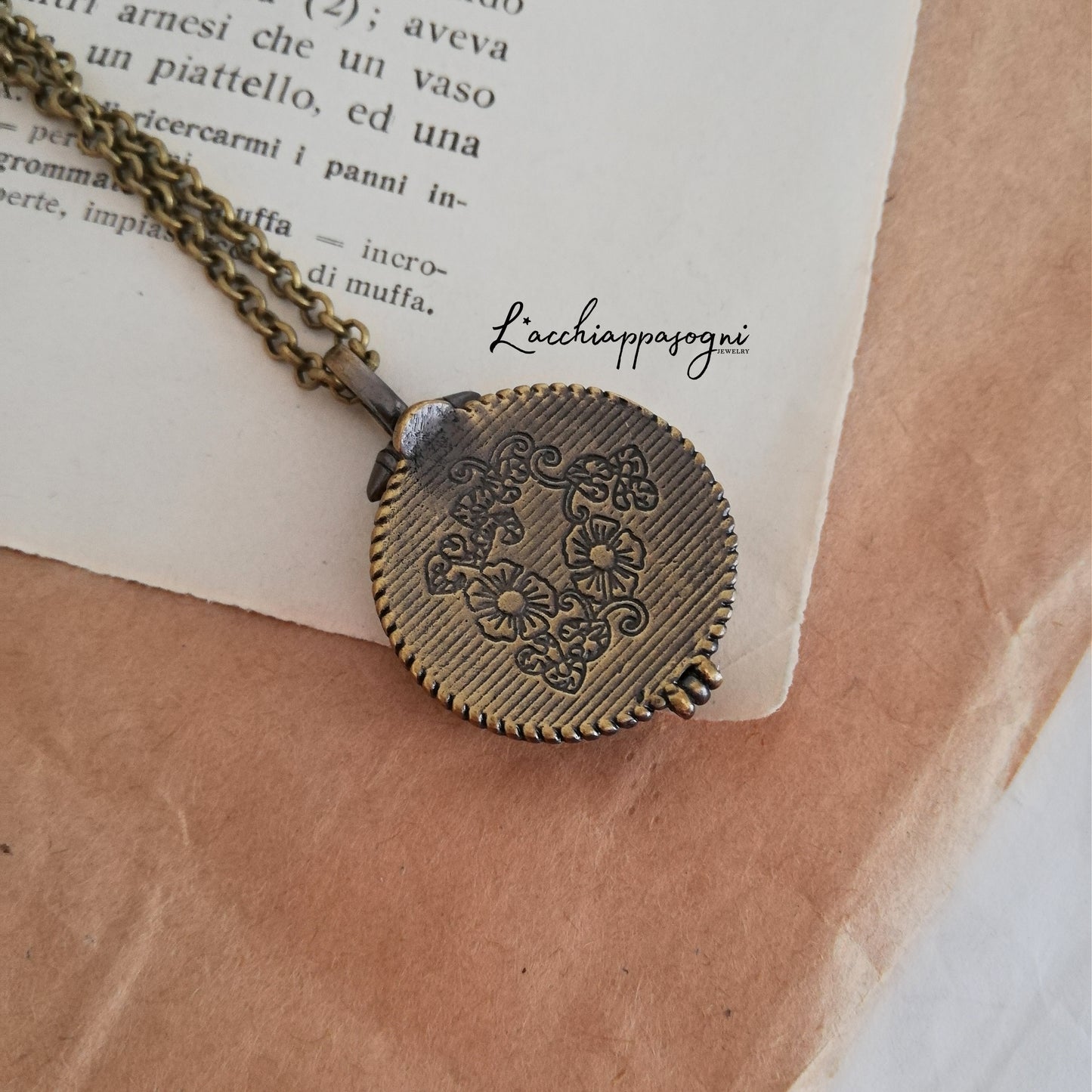 "Poisoned Essence" floral locket with dried flowers