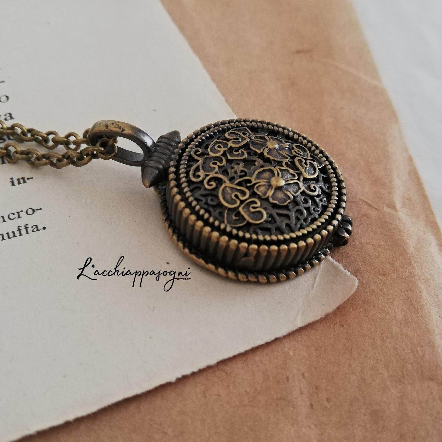 "Poisoned Essence" floral locket with dried flowers